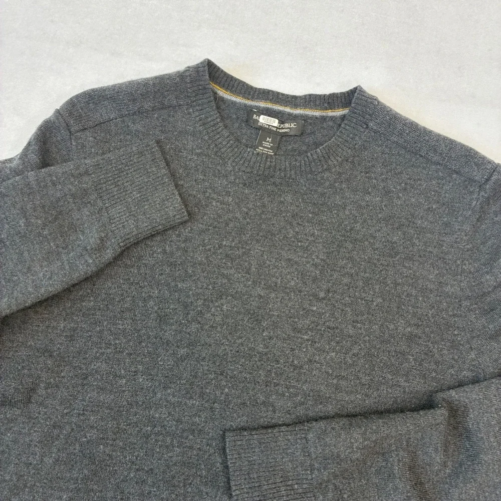 Banana Republic Sweater Men M Charcoal Gray Extra Fine Merino Wool Crewneck Knit
